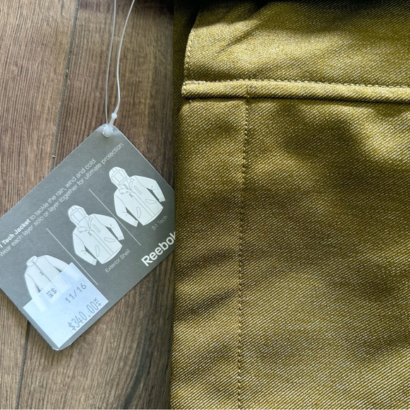 NWT REEBOK 3-1 TECH JACKET TO TACKLE WIND RAIN AND COLD IN SIZE SMALL MEN HOODED - Picture 11 of 12